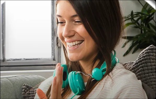 Cliente utilizando serviço de internet da Flix Fibra